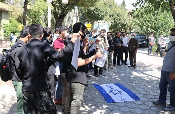 İranlı tələbələr Tehrandakı Ermənistan səfirliyi qarşısında etiraz aksiyası keçirib