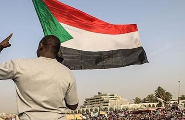 Sudan XİN rəhbərinə mikrafon atıldı: “İsrail rejimi ilə barışıq şərəfimizə xələl gətirdi”