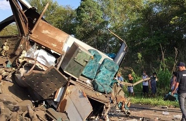 Braziliyada sərnişin avtobusu yük avtomobili ilə toqquşub, 41 nəfər ölüb