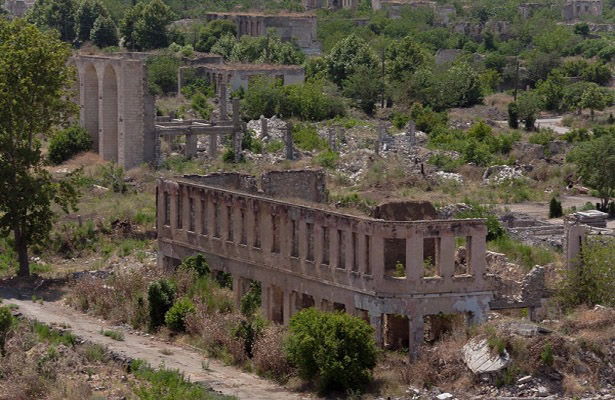 Rusiyalı ekspert: “Dini abidələri təhqir etmək barbarlıqdır”