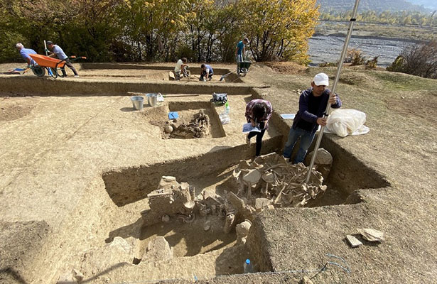 Arxeoloqlar Şəkidə qədim Albaniyanın yeni dəfn adətlərini aşkar edib