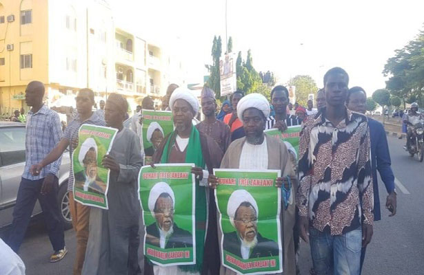 Nigeriya polisi Şeyx Zəkzəkinin tərəfdarlarının dinc yürüşünü dağıtdı