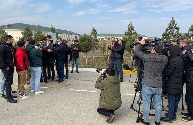 Media nümayəndələri Raket və Artilleriya Qoşunlarının hərbi hissələrinə səfər ediblər