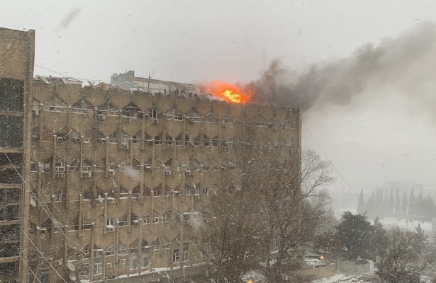 Bakıda məcburi köçkünlərin məskunlaşdığı binada yanğın qeydə alınıb