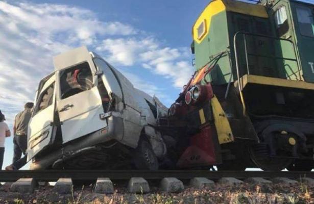 Sumqayıtda yük qatarı ilə sərnişin avtobusu toqquşub, ölən var