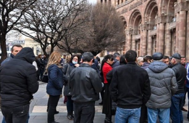 Ermənistandakı əsgər valideynləri övladlarının Qarabağdan geri çəkilməsini tələb edirlər