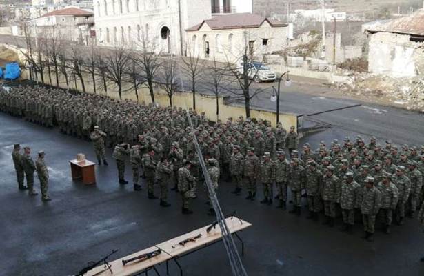 Ehtiyata buraxılan hərbi qulluqçuların yola salınması mərasimi keçirilib