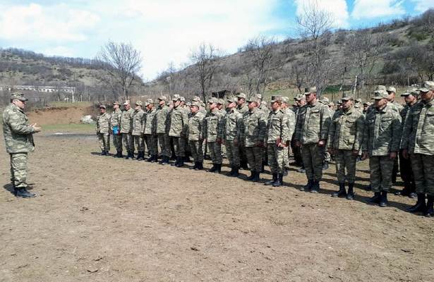 Azad olunan ərazilərdə xidmət edən hərbçilərlə görüşlər keçirilir