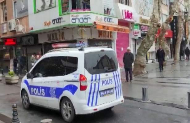 İstanbulda metrobusda özünə xəsarət yetirən silahlı şəxs saxlanılıb