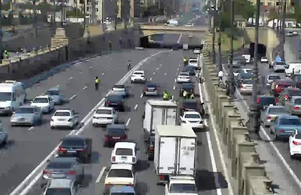 Bakının Heydər Əliyev prospektində yol qəzası baş verib