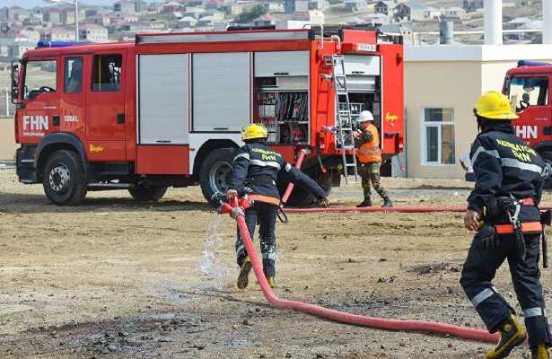 Binəqədidə müxtəlif təyinatlı mağazaların yerləşdiyi binada yanğın olub