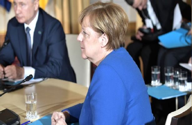 Merkel xələfinə Rusiya ilə dialoqu davam etdirməyi tövsiyə edib