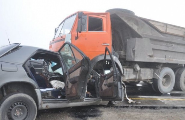 Hacıqabulda “Ford” “KamAZ”a çırpılıb, xəsarət alan var