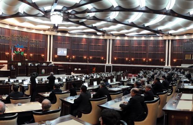 Parlament şəhid ailələrinə verilən müavinətin təqaüdlə əvəzlənməsini təsdiqləyib