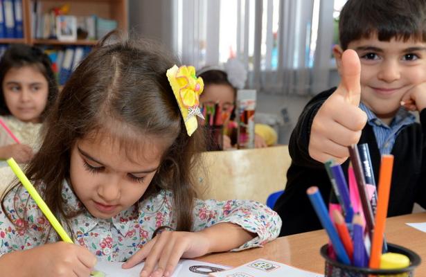 ÜST və UNICEF Azərbaycanı məktəbləri açmağa çağırdı