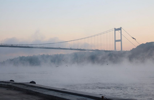 Bosfor boğazı gəmilərin hərəkəti üçün bağlanıb