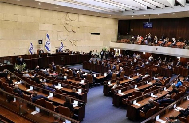 İsrail parlamentinin iclasında münaqişə və şifahi mübahisə +Video