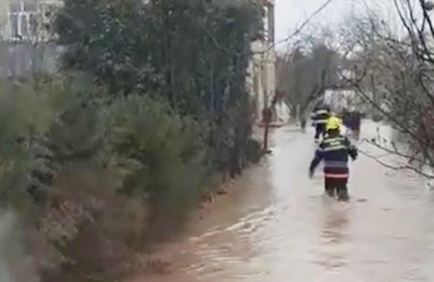 Su basmış rayonlardan təxliyə davam edir – Video