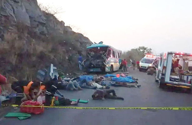 Meksikada işçiləri daşıyan avtobusda əyləc sıradan çıxdı: 14 nəfər öldü