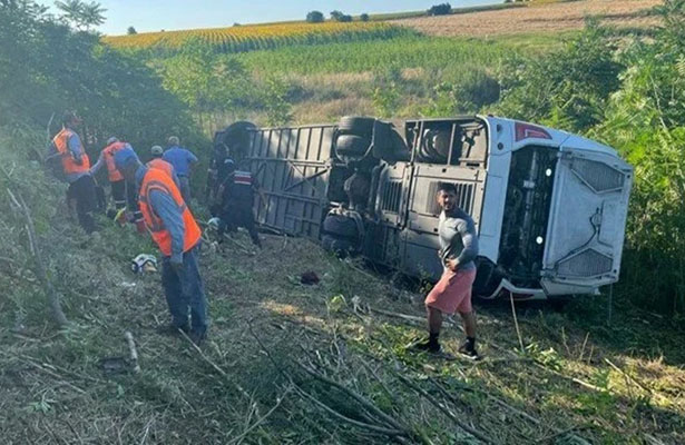 Türkiyədə avtobus aşıb, 6 nəfər ölüb