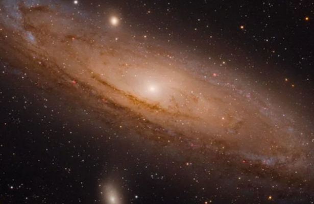 NASA Andromeda qalaktikasının ən böyük və təbii rəngdə şəklini yayımlayıb