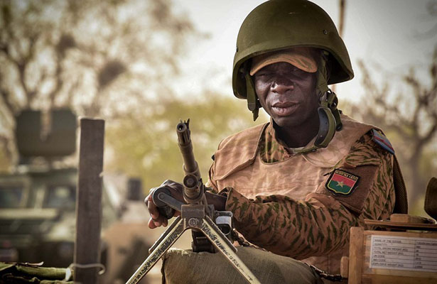 Burkina-Fasoda silahlılar ordu bazasına hücum edib, ölənlər var