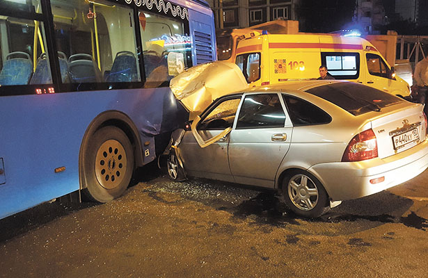 Azərbaycanda sərnişin avtobusu minik maşını ilə toqquşub – Yaralılar var