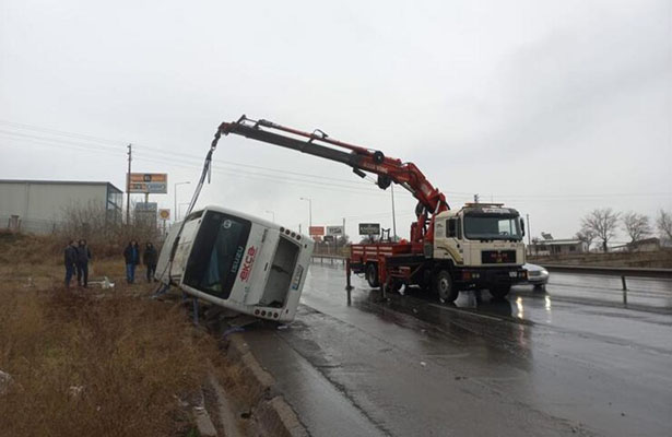 Türkiyədə avtobus qəzaya uğrayıb, 25 nəfər yaralanıb