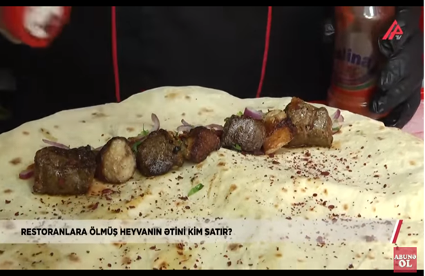 Ölmüş eşşək əti restorana necə gəlib çıxır? – “Saat 5-də qapını bağlayıb gedirlər” – Video