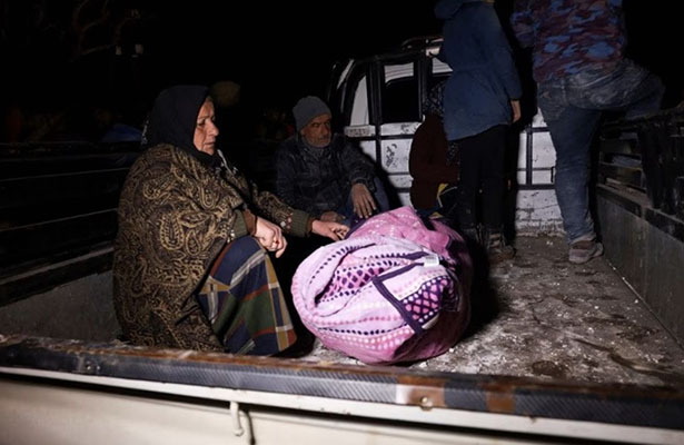 Suriyada zəlzələ nəticəsində 300 minə yaxın insan evini tərk edib