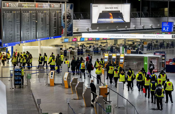 Almaniyada aeroport işçiləri tətil edirlər: Reyslər təxirə düşdü