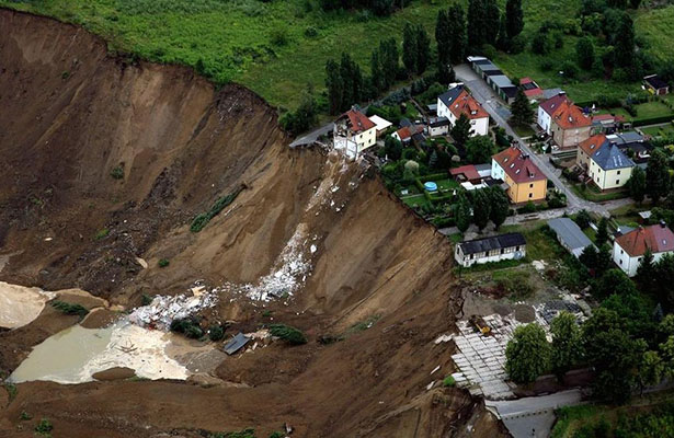 Konqoda torpaq sürüşməsi nəticəsində azı 19 nəfər ölüb