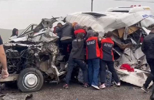 Türkiyədə yol qəzası olub, 4 nəfər ölüb, çoxlu sayda yaralı var