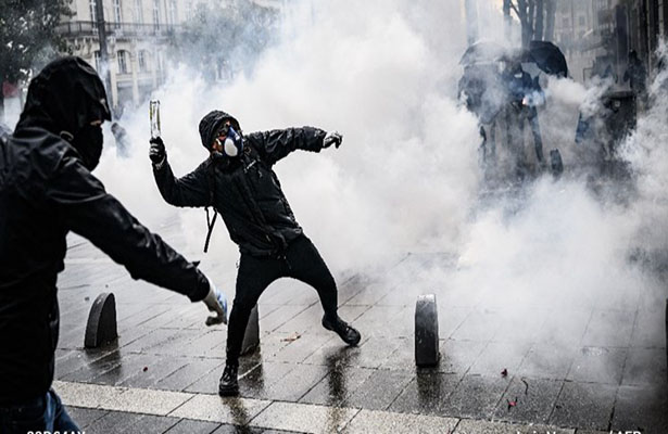 İçşilər günü keçirilən mitinqdə100-dən çox fransız polisi yaralanıb-Video