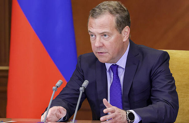 Medvedev dünya liderlərini təhqir etdi: Nasist, “vəba birələri”…