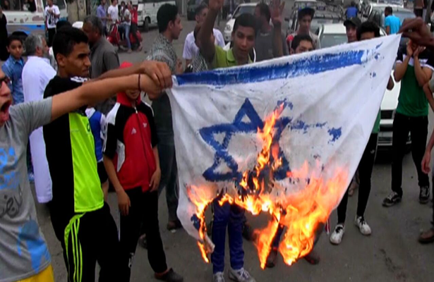 Sionist bayrağı Məğrib parlamentinin qarşısında yandırılıb