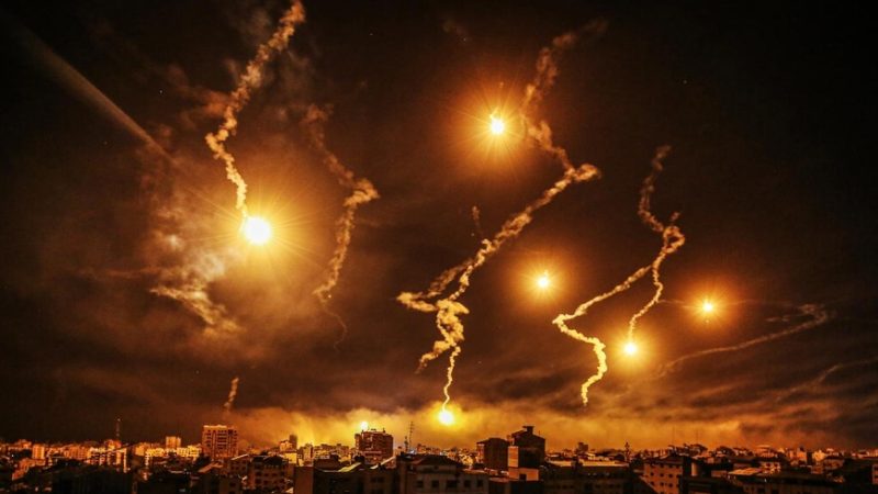 İsrail Hizbulahın mövqelərini aşkarlamaq üçün işıqlı bomba atdı