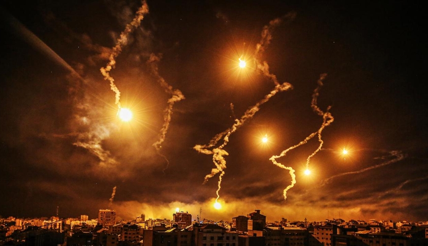İsrail Hizbulahın mövqelərini aşkarlamaq üçün işıqlı bomba atdı