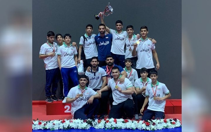 İranın güləş komandaları Türkiyə turnirinin birinciliyini qazanıblar