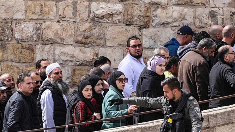 İşğalçı İsrail fələstinlilərin namaz qılmasına icazə vermədi