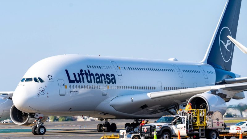 “Lufthansa” Tehran və Beyruta uçuşlarını aprelin 30-na qədər ləğv edib