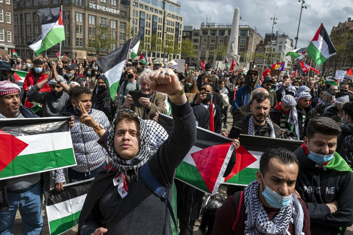 Amsterdamda naməlum şəxslər Fələstin tərəfdarlarına hücum edib