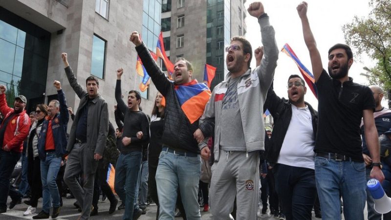 Ermənistanda Paşinyanın istefası tələbi ilə etiraz aksiyası keçirilir