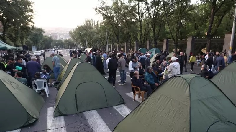 İrəvanda etirazçıların çadır düşərgəsi yığışdırılıb