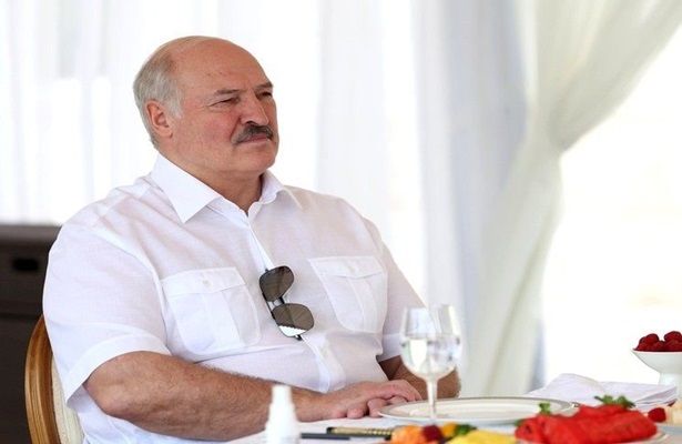 “Gecələr yuxularımda hələ də inək sağıram” – Lukaşenko