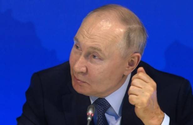 Putin maraqlı xatirəsini bölüşdü: “Qulaqlarıma toxunmağa qorxurdum, fikirləşirdim, qırılacaq”