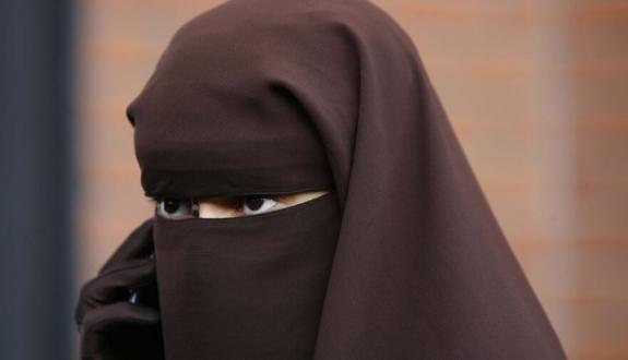Kremldən niqab qadağaları ilə bağlı açıqlama