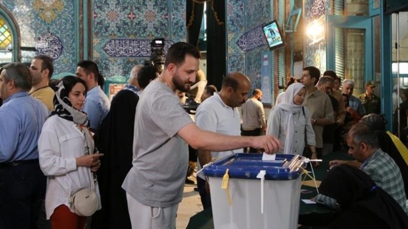 İranda növbədənkənar prezident seçkilərinin ikinci turunda səsvermə vaxtı iki saat uzadılıb