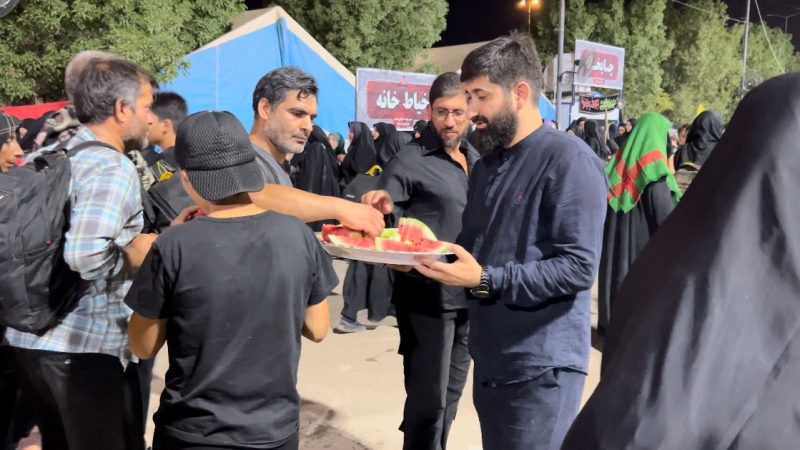 Gecə-gündüz hərəkətdə olan “Ərbəin” zəvvarlarına Gürcüstan xeymələrinin ehsanları davam edir