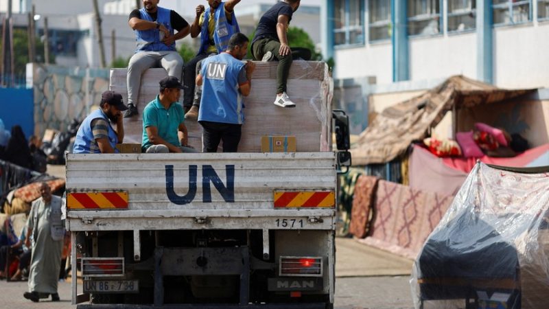 Al Jazeera: Qəzzada BMT-nin humanitar yardım karvanına atəş açılıb